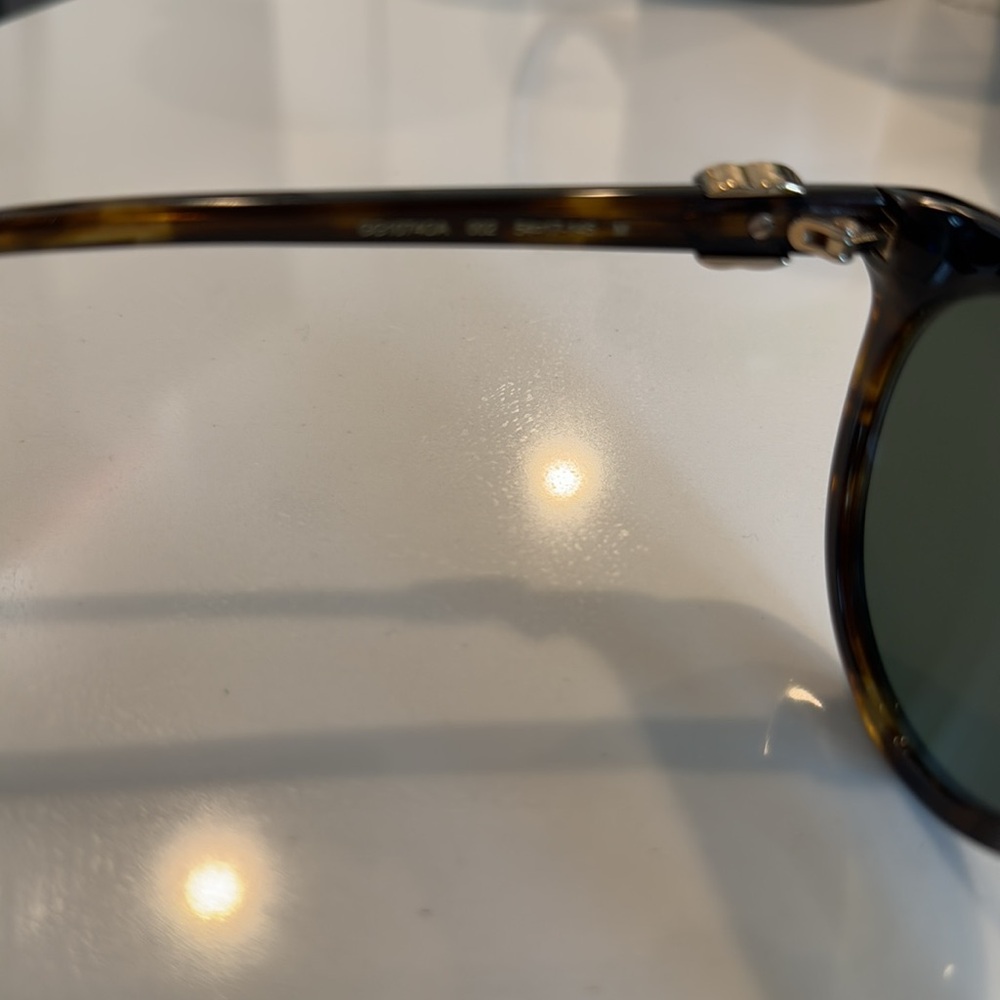 Gucci Sunglass - Picture 4 of 6